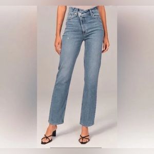 Abercrombie Curve Love 90’s Straight Ultra High Rise, Criss-Cross Waistband